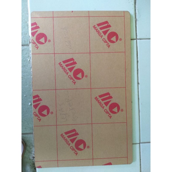 Alas kulkas atau rak kulkas