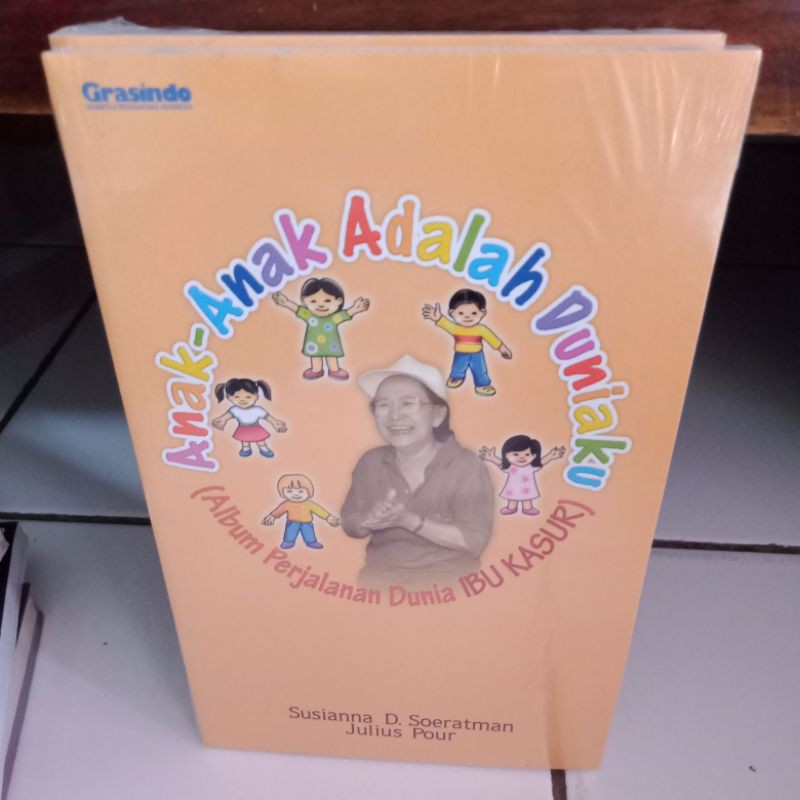 BUKU ALBUM PERJALANAN DUNIA IBU KASUR anak anak adalah duniaku