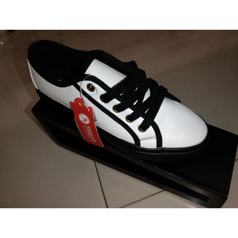 SEPATU KETS WANITA DAN FLAT BRAND TRISET