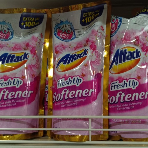 

Attack Fresh Up Softener Sakura Blossom Refill 800ml