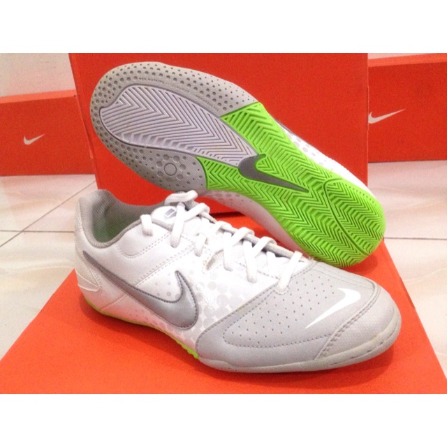nike five elastico