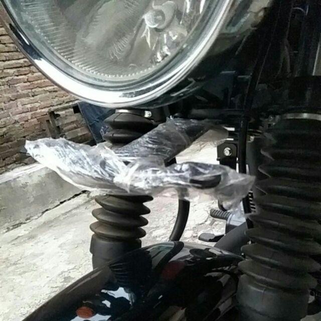 [ABIL JAYA PERKASA] BREKET DUDUKAN PLAT NOMOR BAWAH LAMPU DEPAN KAWASAKI W175