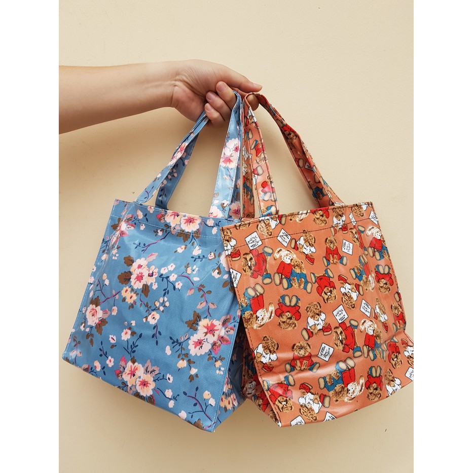 

Tas Tangan Bunga dan Binatang 25x25x11cm