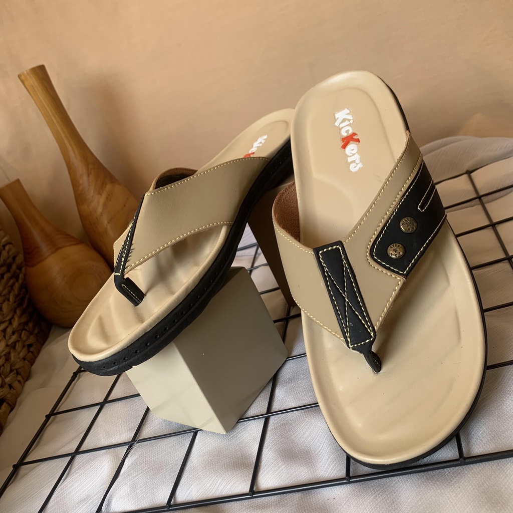 (TANPA KARDUS)JAPIT TAMPAN 5 SANDAL SENDAL JEPIT PRIA KULIT SINTETIS terbaru cowok termurah terlaris dewasa Sandal pria Sandal jepit pria Sandal casual pria elegant Sandal kulit Share: Sandal Kasual Kulit Pria Original Model Jepit Pria Santai Ringan Sanda