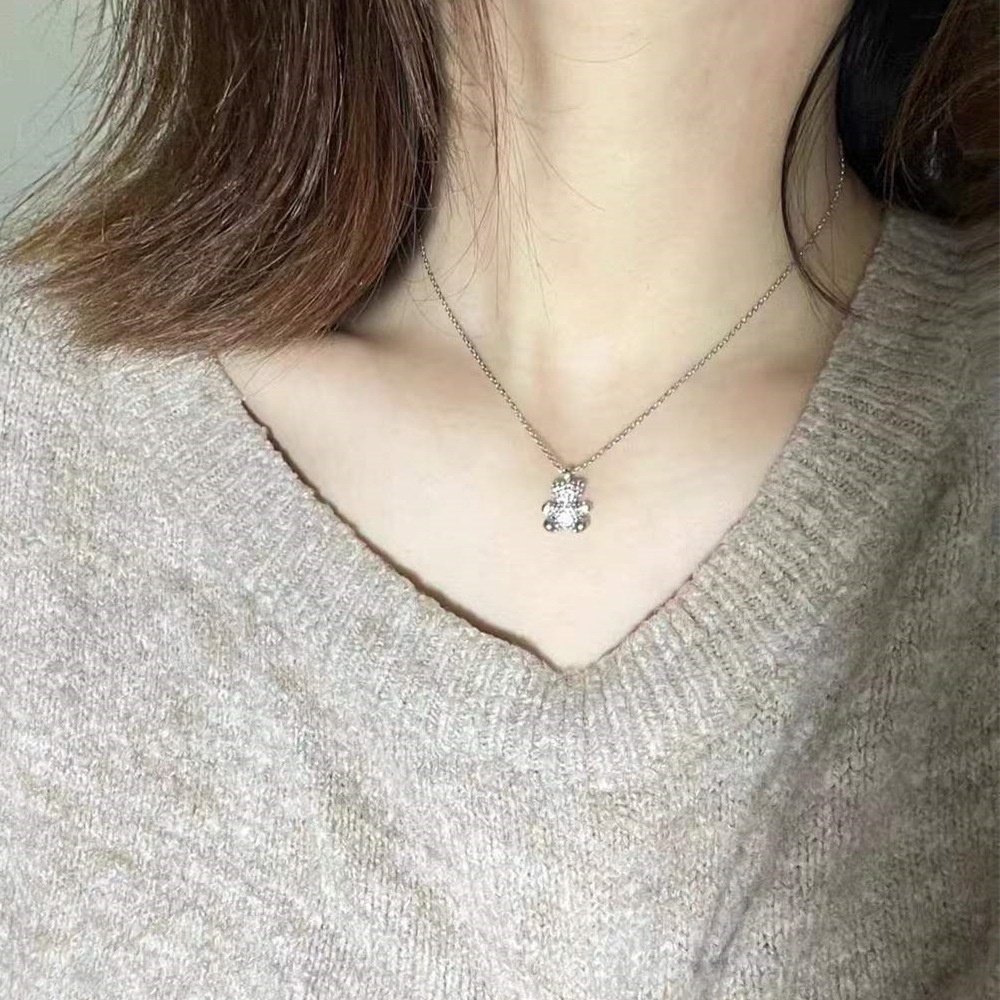 Glowing Bear Necklace Female Trendy Light Luxury Niche Design High-end Sweater Chain Pendant Sexy Girl Jewelry
