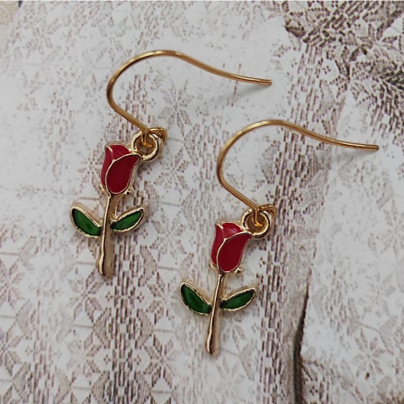 Anting bunga mawar