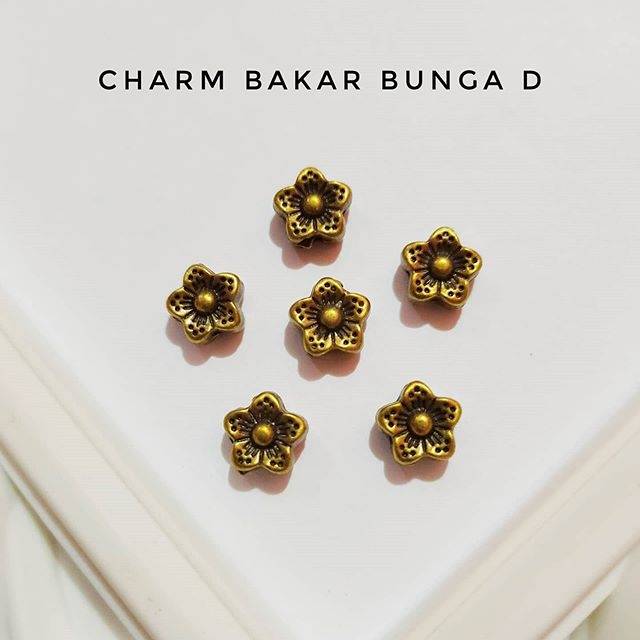 Charm bakar bunga D