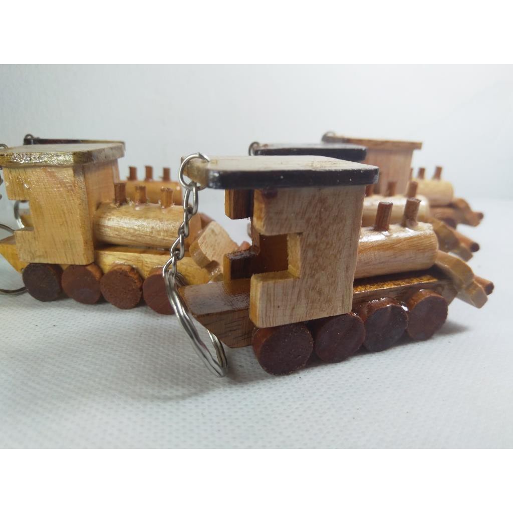 RIENS COLLECTIONS. GANTUNGAN KUNCI. SOUVENIR UNIK. OLEH OLEH JOGJA. MINIATUR LOKOMOTIF
