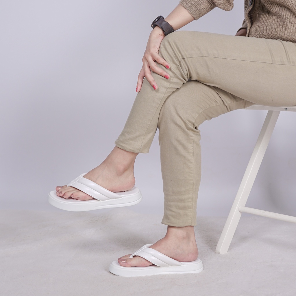 SARASARA YUK - Sandal Wanita Jepit Wedges Casual SARA SARA NORA Sendal Japit Cewek Platform Empuk Ringan Capit Tinggi 3cm  Size 36 37 38 39 40 Untuk Rumahan Warna White Putih Santai Premium Kekinian Terbaru Shoes Ori Original Mall Official Store