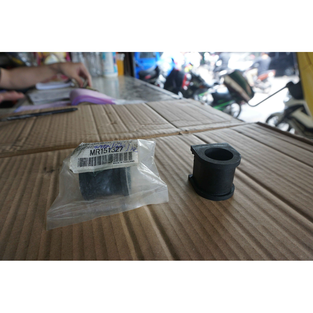 Karet Bushing Stabilizer Depan Mitsubishi Strada L200 K74/K75/K77/K57