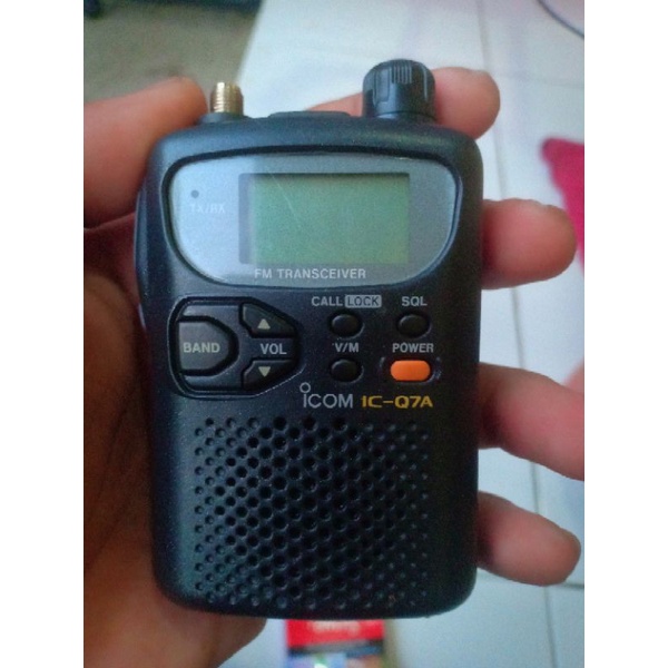 radio HT walkie talkie icom IC Q7A wide band 30mhz 1.300mhz hf vhf uhf spek yaesu vx 1 2 3