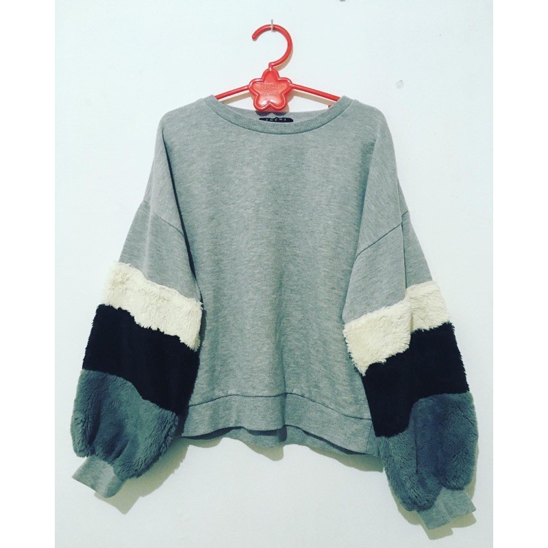 PRELOVED — CROP SWEATER BULU INGNI