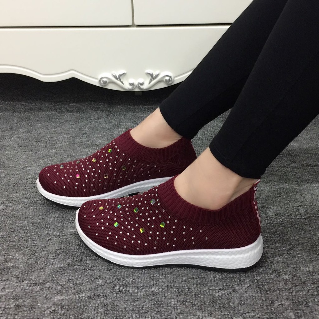 branded casual shoes