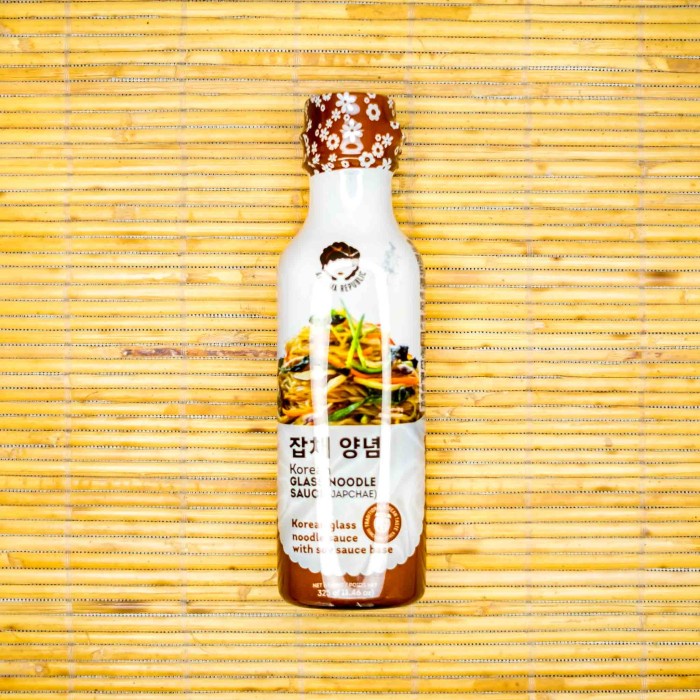 

Siap Kirim Japchae Sauce (Glass Noodle) Ajumma Republic - 325G