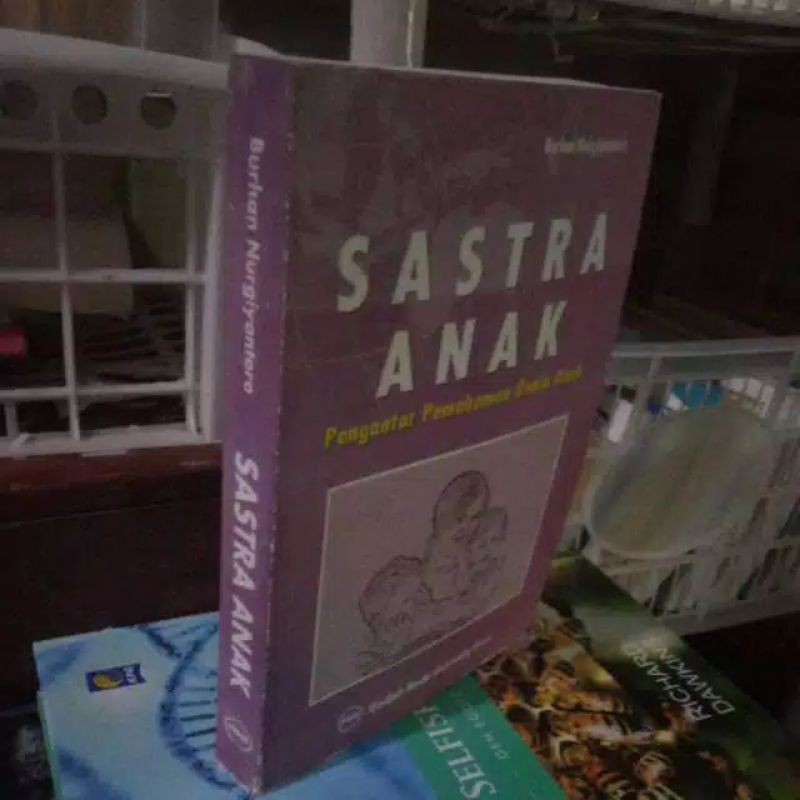 Sastra Anak Pengatar Pemahaman Dunia Anak Oleh : Burhan Nurgiyantoro