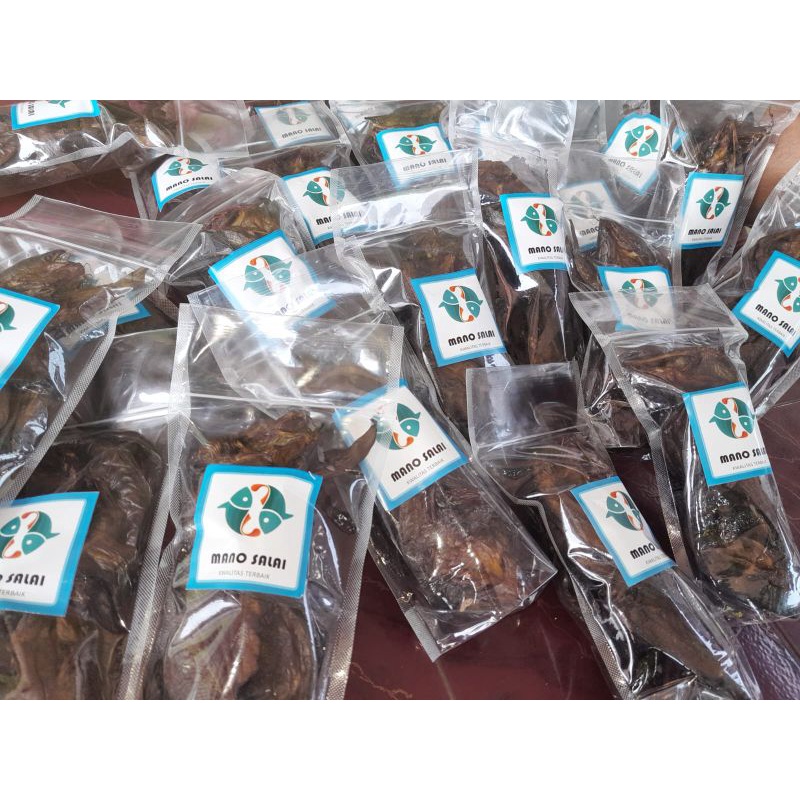 

Manosalai Lele Asap kwalitas Terbaik 250 Gram (7 Ekor)