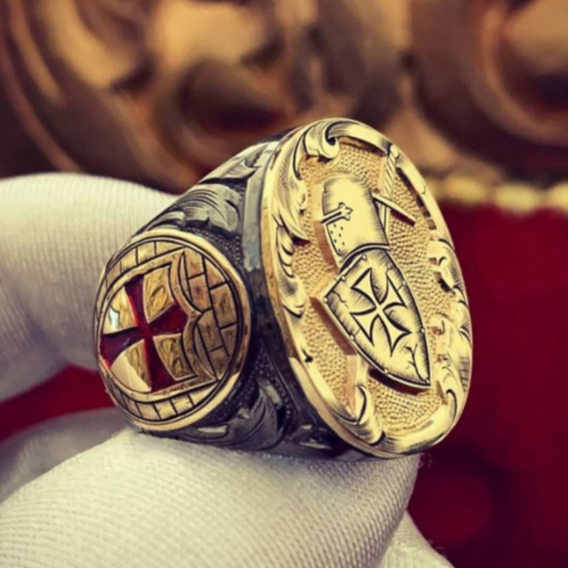 Cincin Desain Perisai Salib Bahan Stainless Steel Lapis Emas 18k Gaya Vintage Untuk Pria