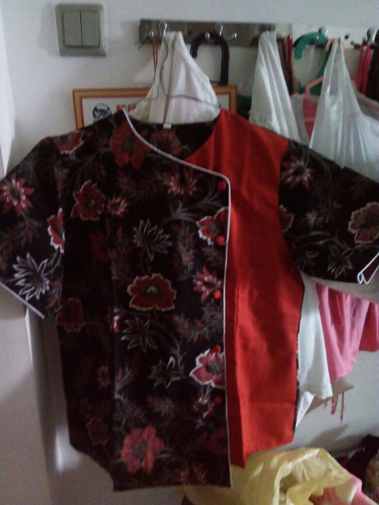 Blouse Batik Wanita Model Asimetris Kombinasi Hitam & Merah Kancing Depan S-m-l-xl-xxl-3l-4l-5l