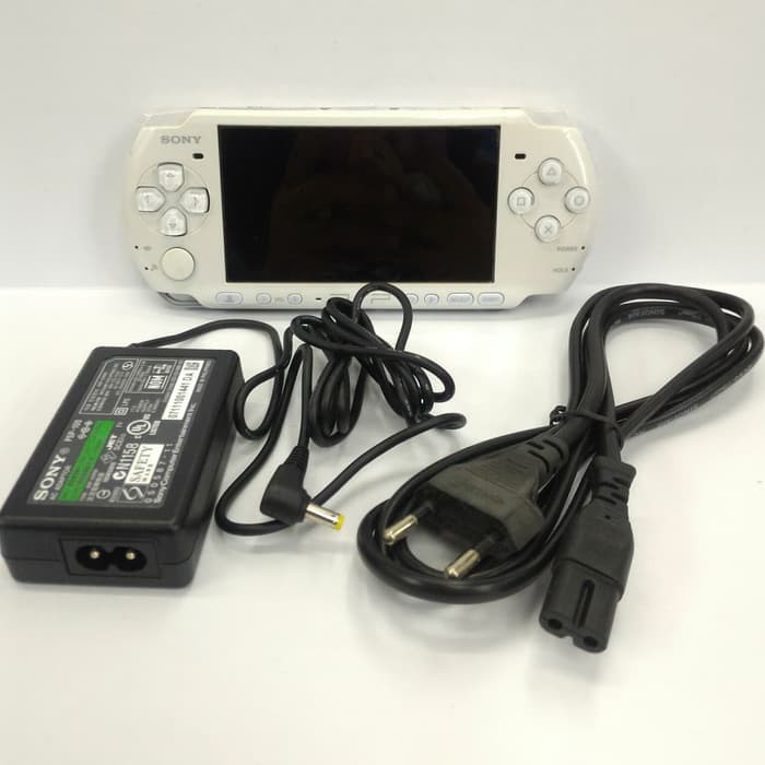 Pre-owned Sony PSP Slim 3000 Full Game 8 GB