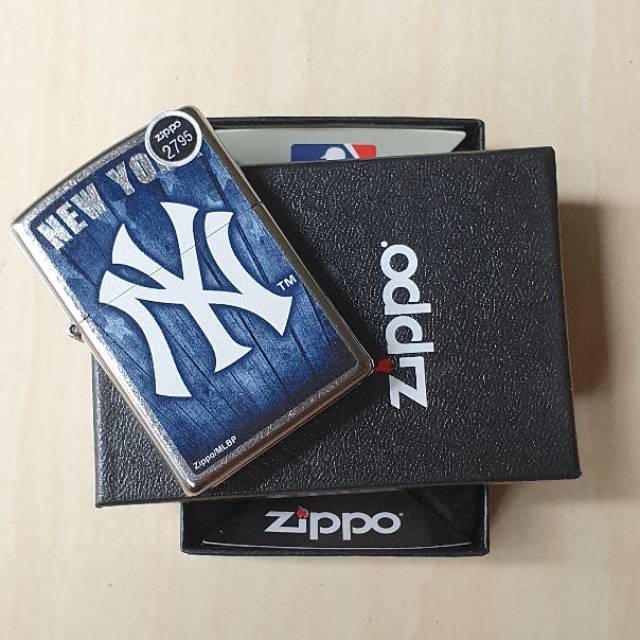Zippo Original 29795 New York Yankees Logo Street Chrome