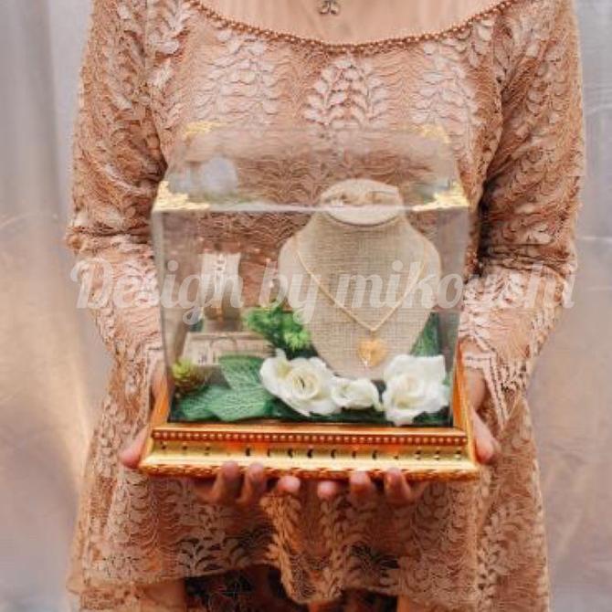 

AKSESORIS PERNIKAHAN TEMPAT MAHAR SESERAHAN AKRILIK (DISPLAY KALUNG GELANG CINCIN ANTING) PERLENGKAPAN PESTA CRAFT