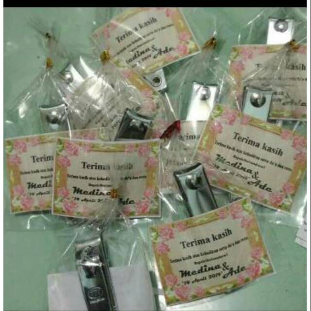 

souvenir gunting kuku tajam+kartu ucapan