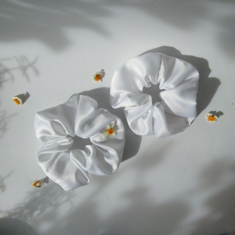 Jual kuncir rambut kecil satin putih | Shopee Indonesia