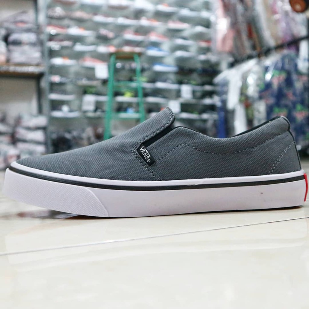 SEPATU SLIP ON PRIA  BISA COD ABU ABU GREY BAHAN KANVAS SOL KARET MURAH