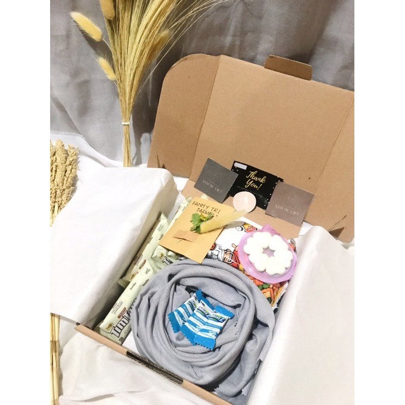 

gift box / wisuda / birthday / gift pacar