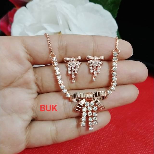 Kalung anting model pita replika berlian
