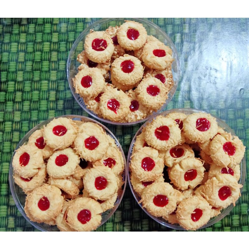 

Thumbprint Strawberry Cheese Cookies