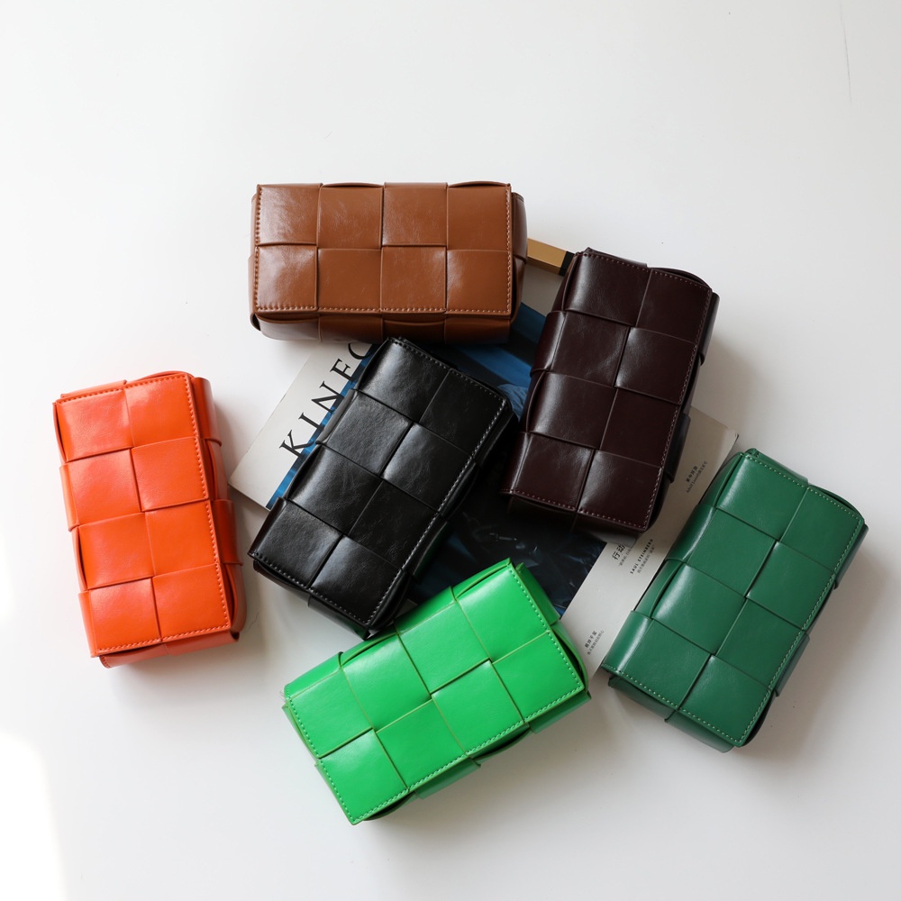 2022 / Catwalk Mini Woven Kopling Amplop Paket Tas Dada Asli Kulit Women 'S Tas Tas Pinggang Rantai 