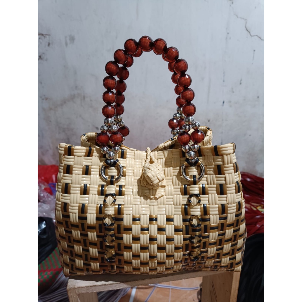 tas anyam jali handle mutiara