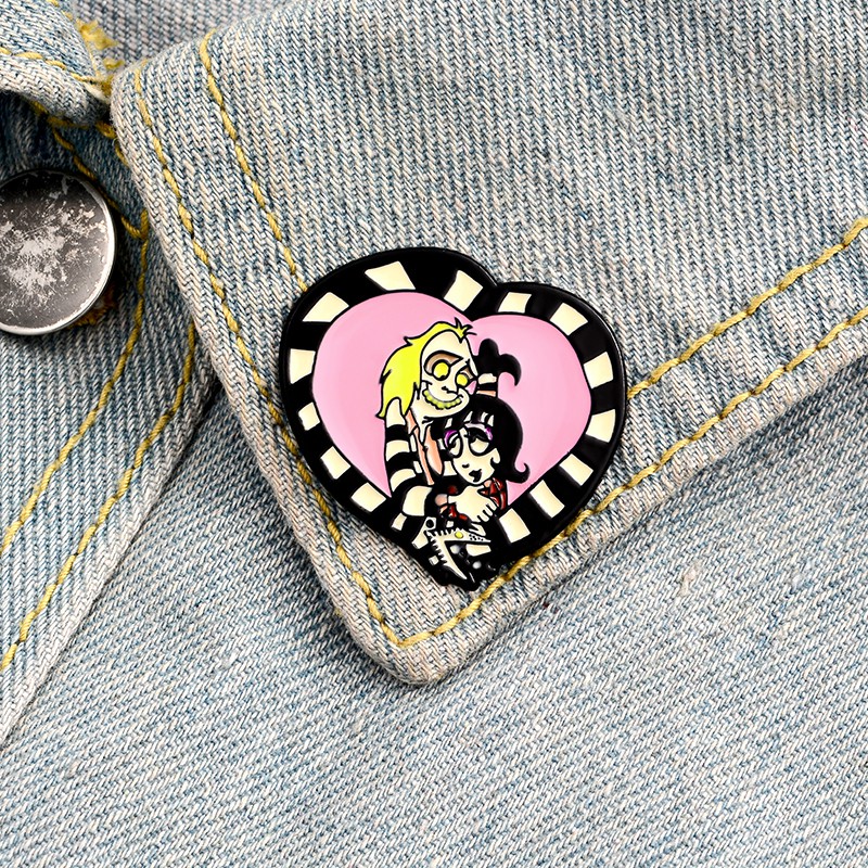 Bros Pin Enamel Bentuk Kartun Beetlejuice and Lydia Untuk Hadiah