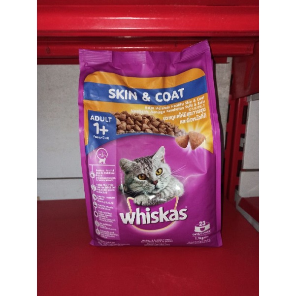 whiskas skin &amp; coat dan indoor 1,1kg whiskas makanan kering