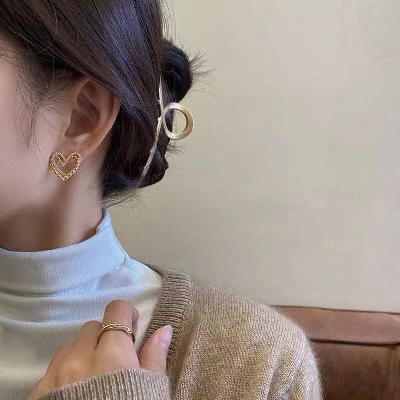 Anting Tusuk Motif Hati Simple Ala Korea Untuk Wanita