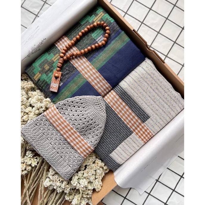 

[[COD]] Hampers sarung cowok bingkisan idul fitri ramadhan lebaran BERMUTU Kode 351