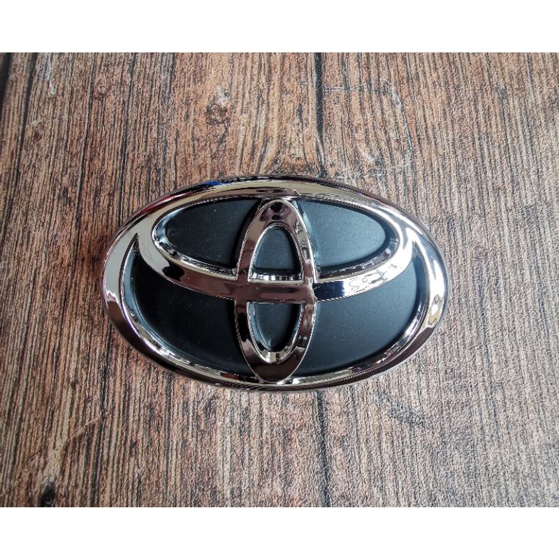 Emblem Logo Toyota Hitam Chrome 14cm