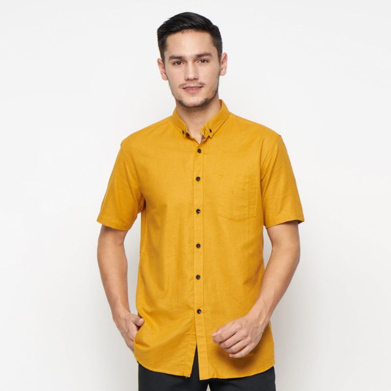 KEMEJA PRIA POLOS PENDEK MUSTARD