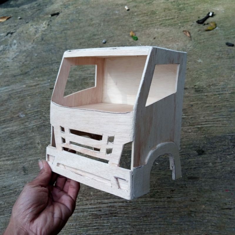 KABIN MINIATUR TRUK GIGA MENTAHAN