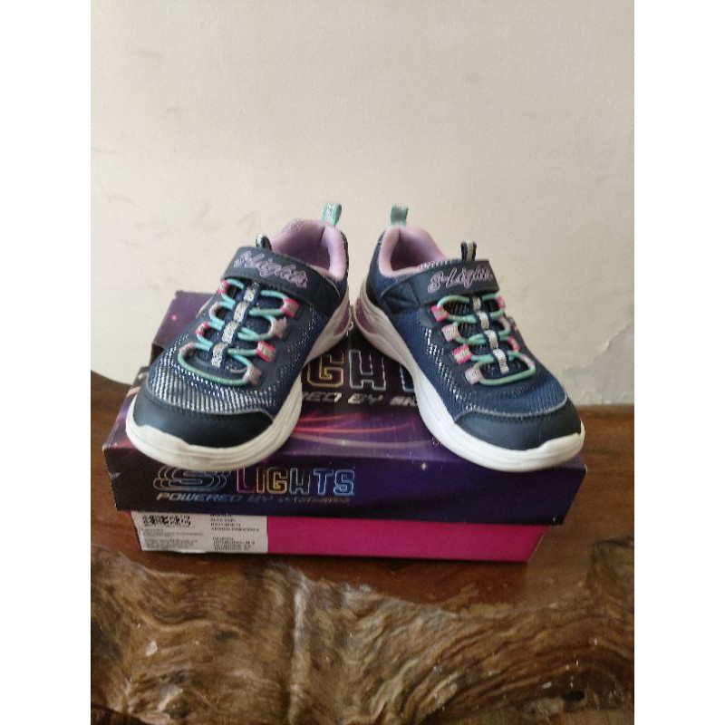 PRELOVED : SEPATU ANAK MERK SKECHERS ORIII WARNA BIRU DONKER, KONDISI BAGUS