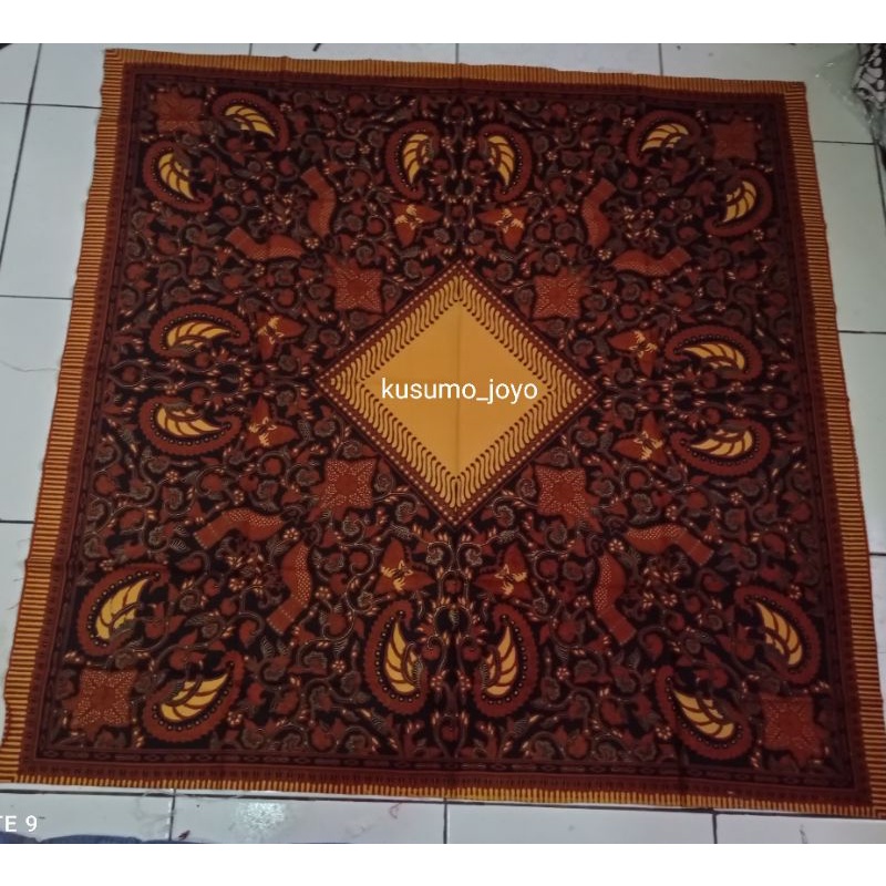 Iket Udeng Batik Segi Empat Motif Latar ireng