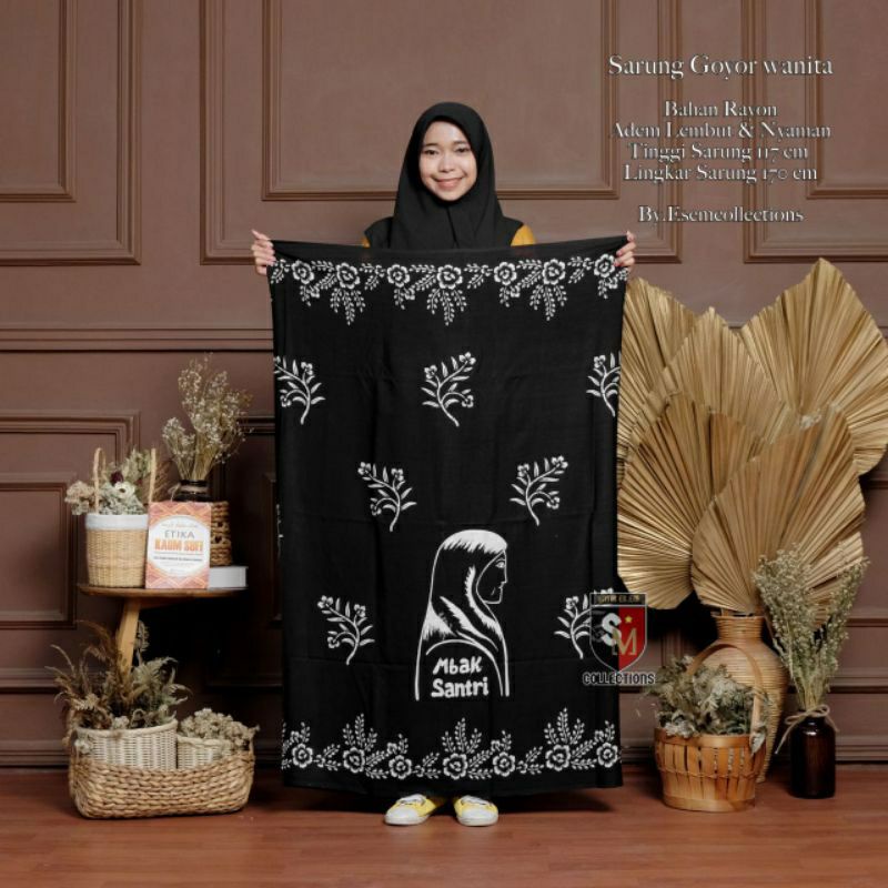 SARUNG MBAK SANTRI MOTIF KUPU WARNA HITAM DAN NANAS