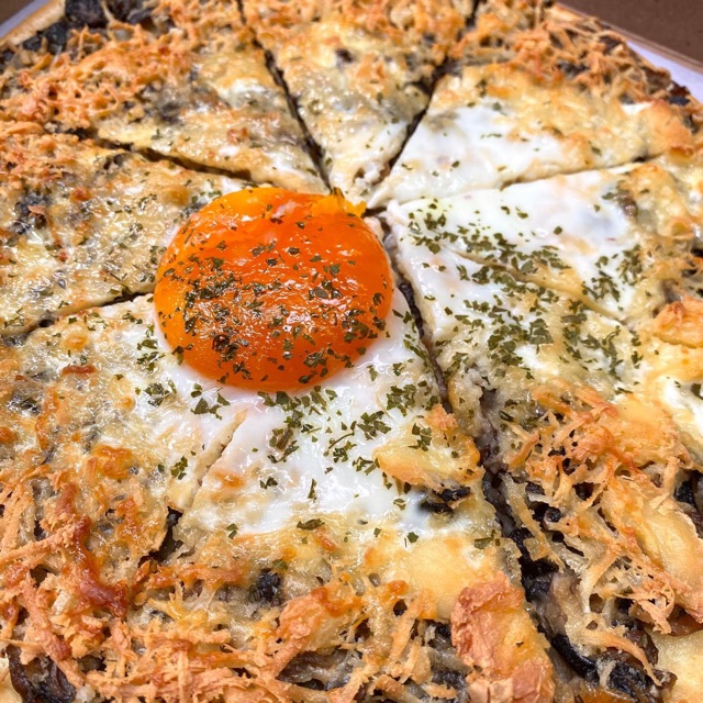 

Truffled Fungi Pizza