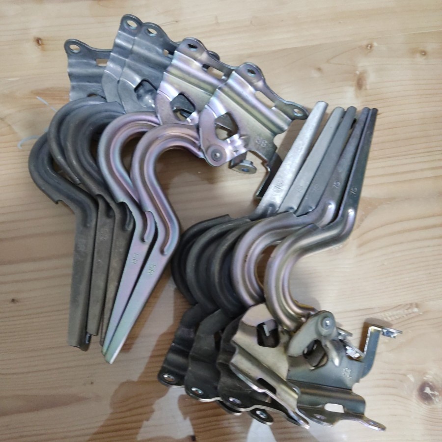 Engsel Kap Mesin Rush Terios 2019 Up Original