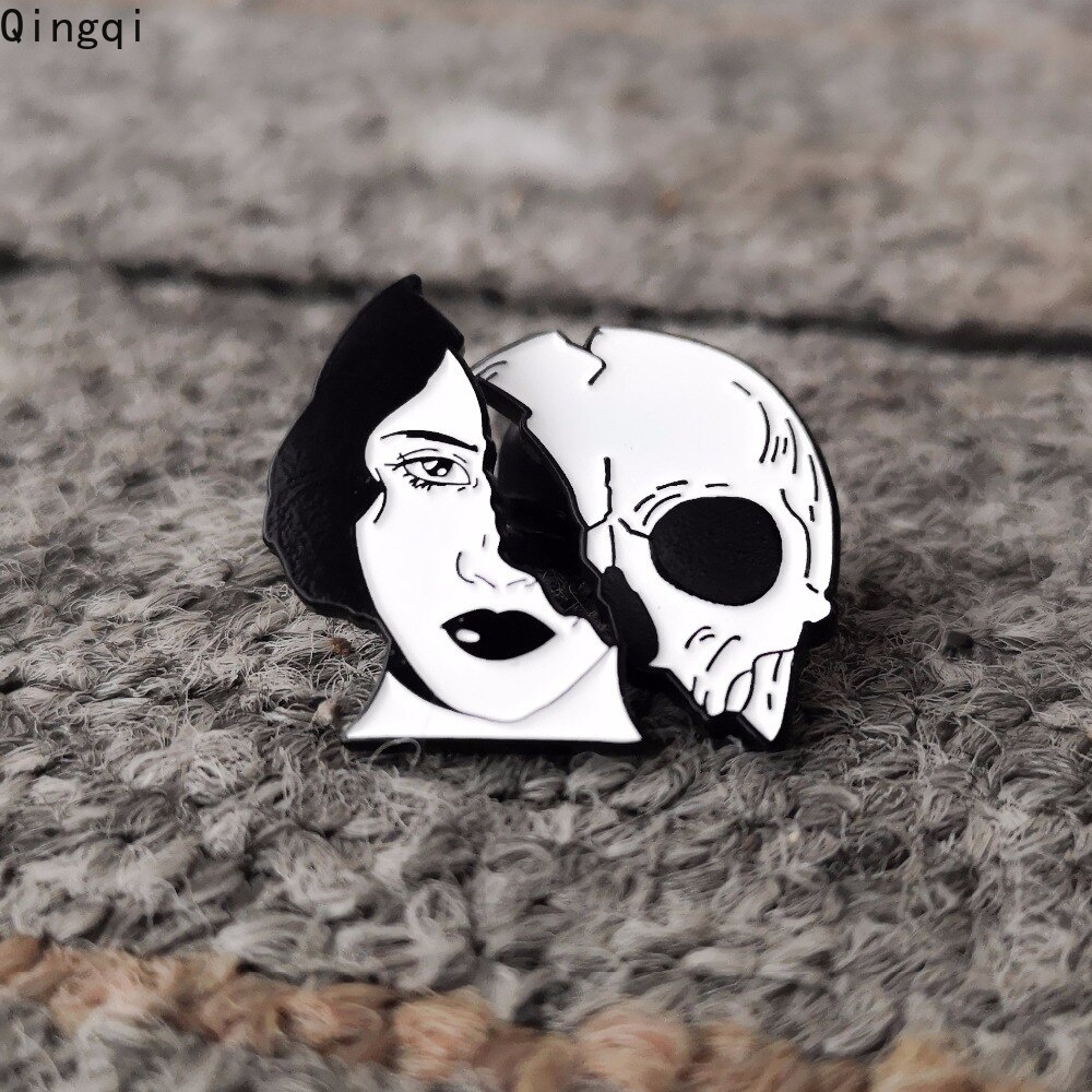 Bros Pin Enamel Bentuk Tengkorak Setengah Gaya Punk Gothic Untuk Wanita