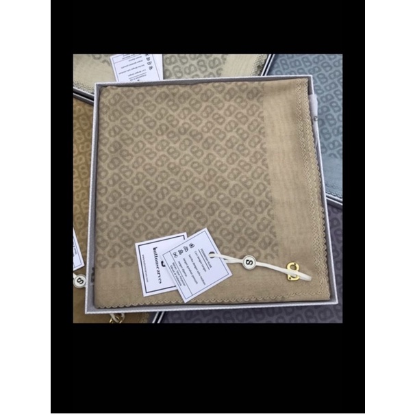 Buttonscarves tapis voal square butter