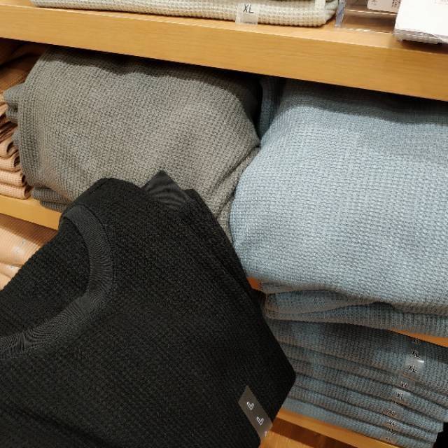 Uniqlo waffle crew neck lengan panjang on sale...