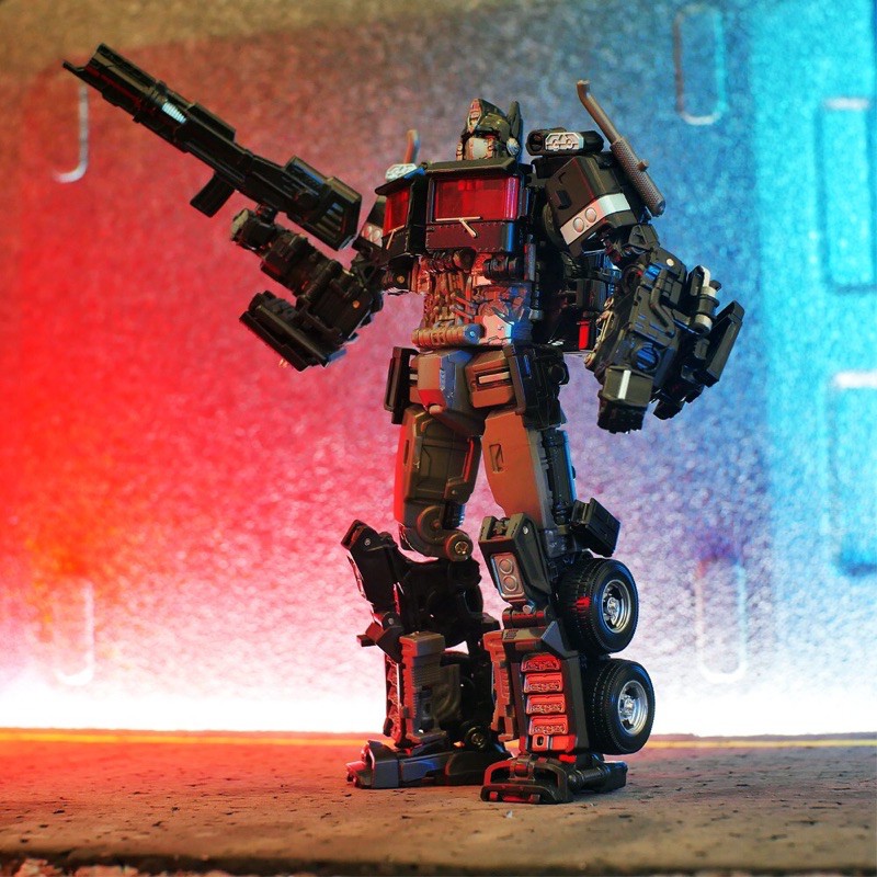 Mainan robot action figure transformers dark optimus prime - truck commander