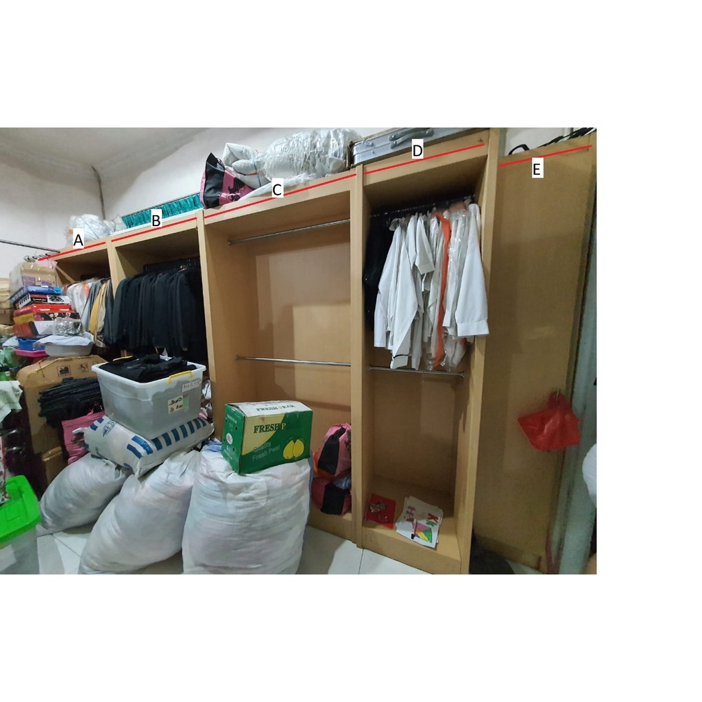 Lemari Baju / Gaun / Jas Bekas Second Murah